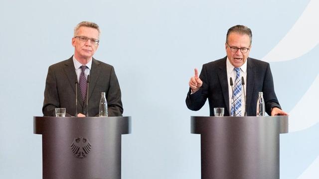 Innenminister de Maizière stellt den neuen BAMF-Chef Frank-Jürgen Weise vor