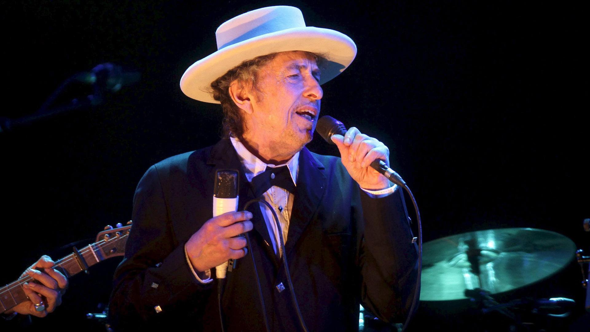 Der Musiker Bob Dylan während eines Konzertes in Spanien. Der Musiker Bob Dylan während eines Konzertes in Spanien.
