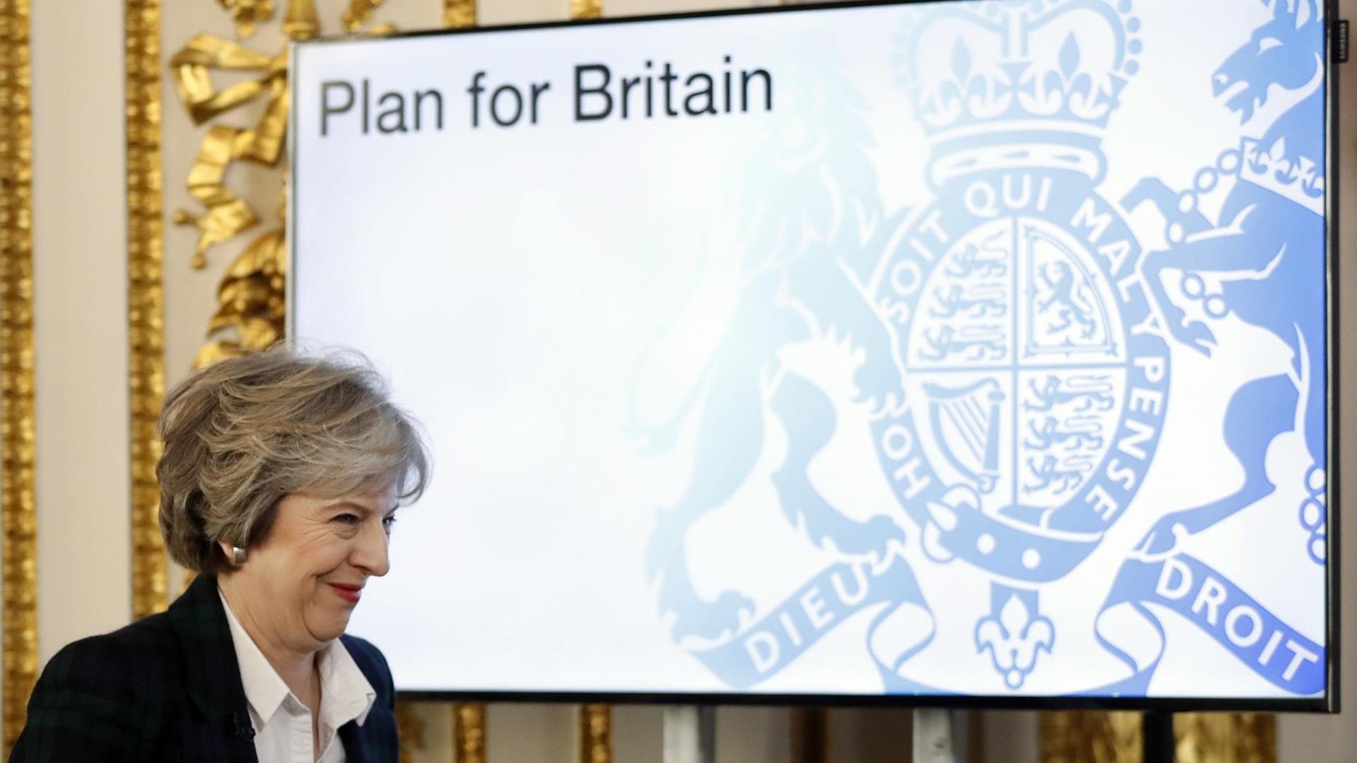Die britische Premierministerin Theresa May auf einer Pressekonferenz, auf der sie ihre Pläne für den EU-Austritt Großbritanniens erklärt. Die britische Premierministerin Theresa May auf einer Pressekonferenz, auf der sie ihre Pläne für den EU-Austritt Großbritanniens erklärt.