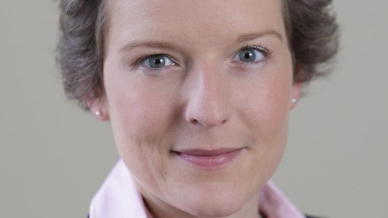 Almut Möller, Politologin und Mitarbeiterin der Deutschen Gesellschaft für Auswärtige Politik (DGAP) Almut Möller, Politologin und Mitarbeiterin der Deutschen Gesellschaft für Auswärtige Politik (DGAP)