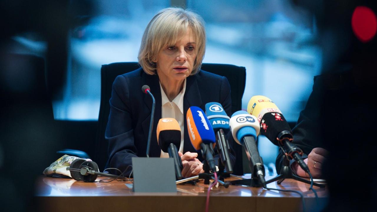 Elisabeth Guigou, französische Abgeordnete, während einer PK in Berlin zur deutsch-französischen Terror-Bekämpfung. Elisabeth Guigou, französische Abgeordnete, während einer PK in Berlin zur deutsch-französischen Terror-Bekämpfung.
