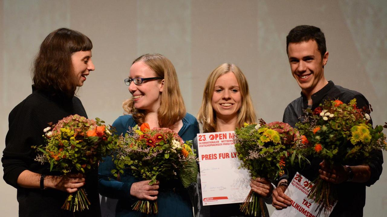Die open mike-Gewinner 2015: Jessica Lind (v.l.), Theresia Töglhofer, Andra Schwarz und Philip Krömer Die open mike-Gewinner 2015: Jessica Lind (v.l.), Theresia Töglhofer, Andra Schwarz und Philip Krömer
