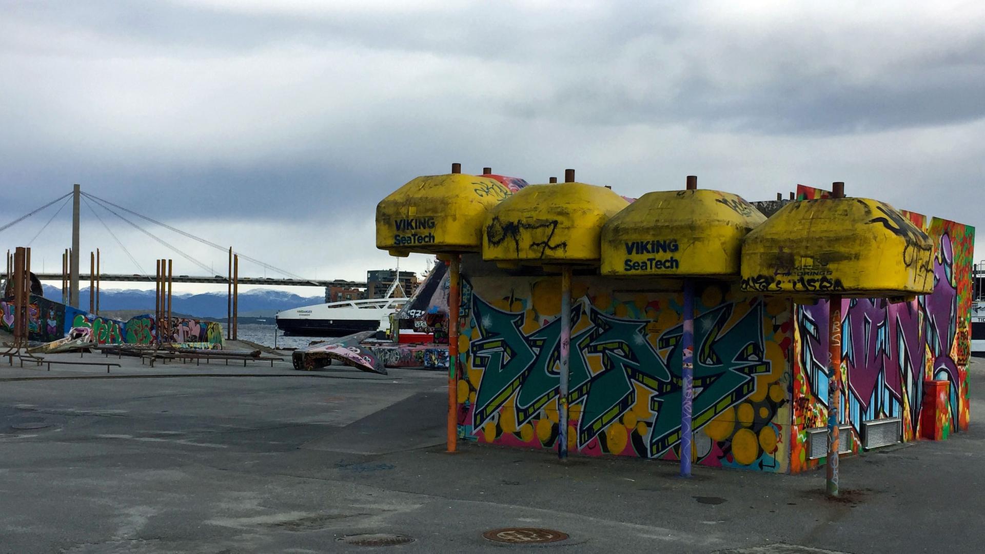 Norwegens Erdöl-Hauptstadt Stavanger: Streetart vor dem Erdölmuseum Norwegens Erdöl-Hauptstadt Stavanger: Streetart vor dem Erdölmuseum