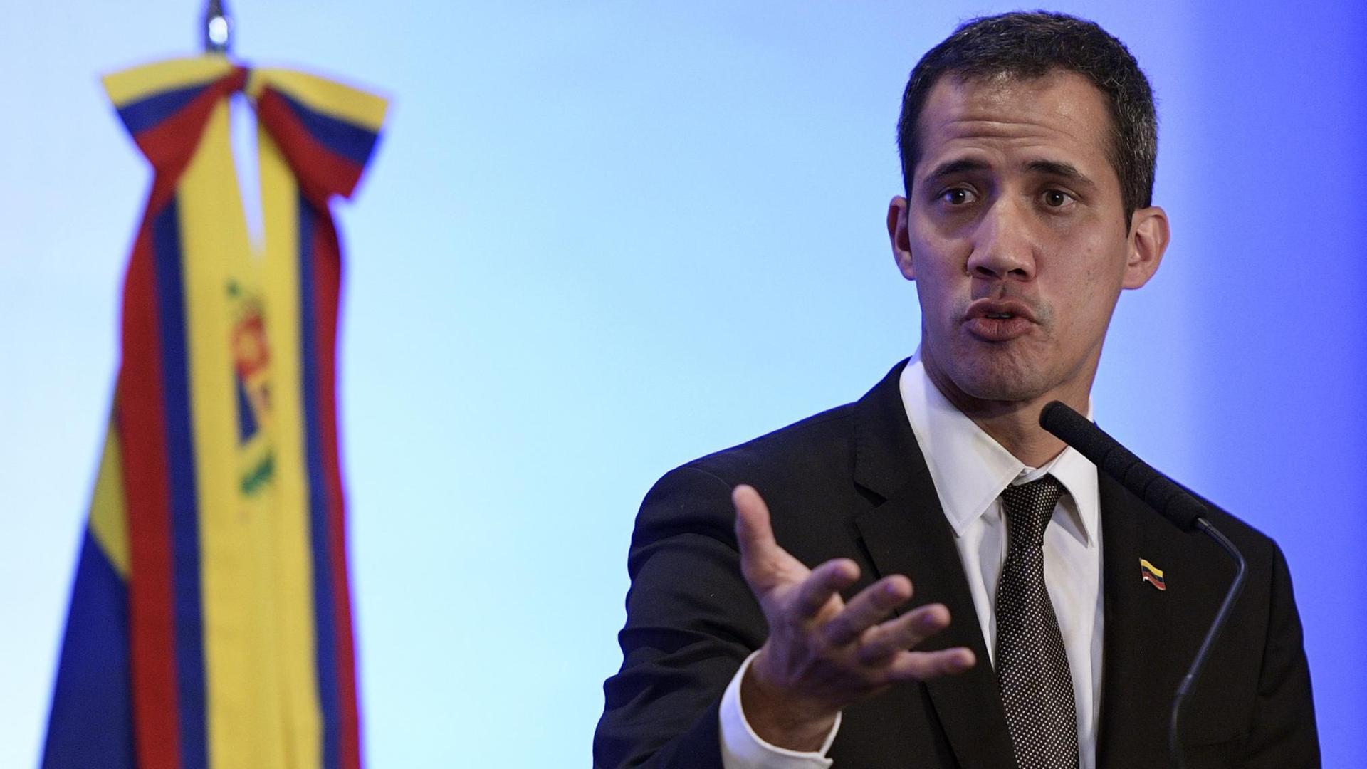 Venezuelas selbsternannter Übergangspräsident Juan Guaidó während einer Rede in Buenos Aires Venezuelas selbsternannter Übergangspräsident Juan Guaidó während einer Rede in Buenos Aires