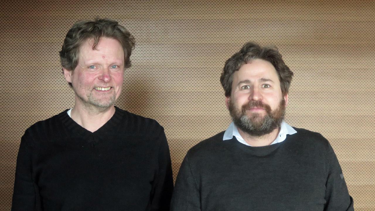 Michael Pauen (l.) und Wolfram Eilenberger (r.) im Studio von Deutschlandfunk Kultur