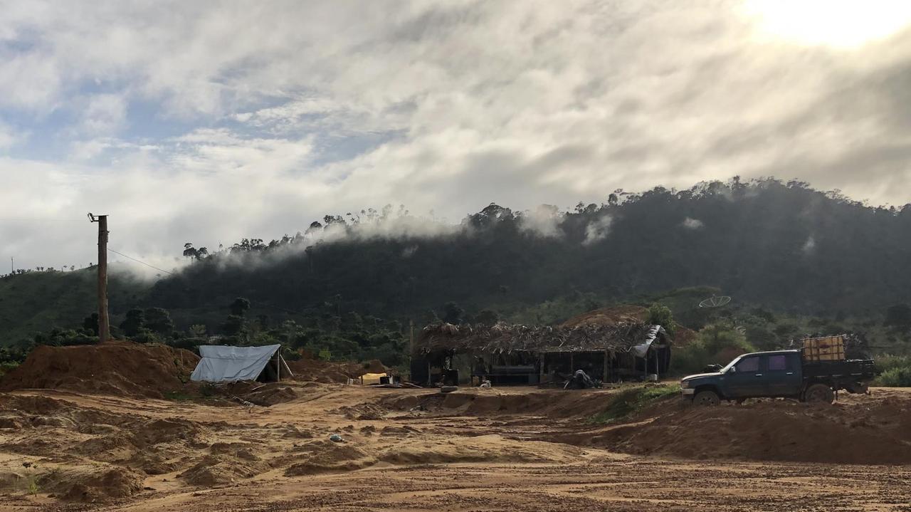 Das Goldgräbernest Taboca - Die Goldschürfer hinterlassen zerstörte Landschaften. Das Goldgräbernest Taboca - Die Goldschürfer hinterlassen zerstörte Landschaften.
