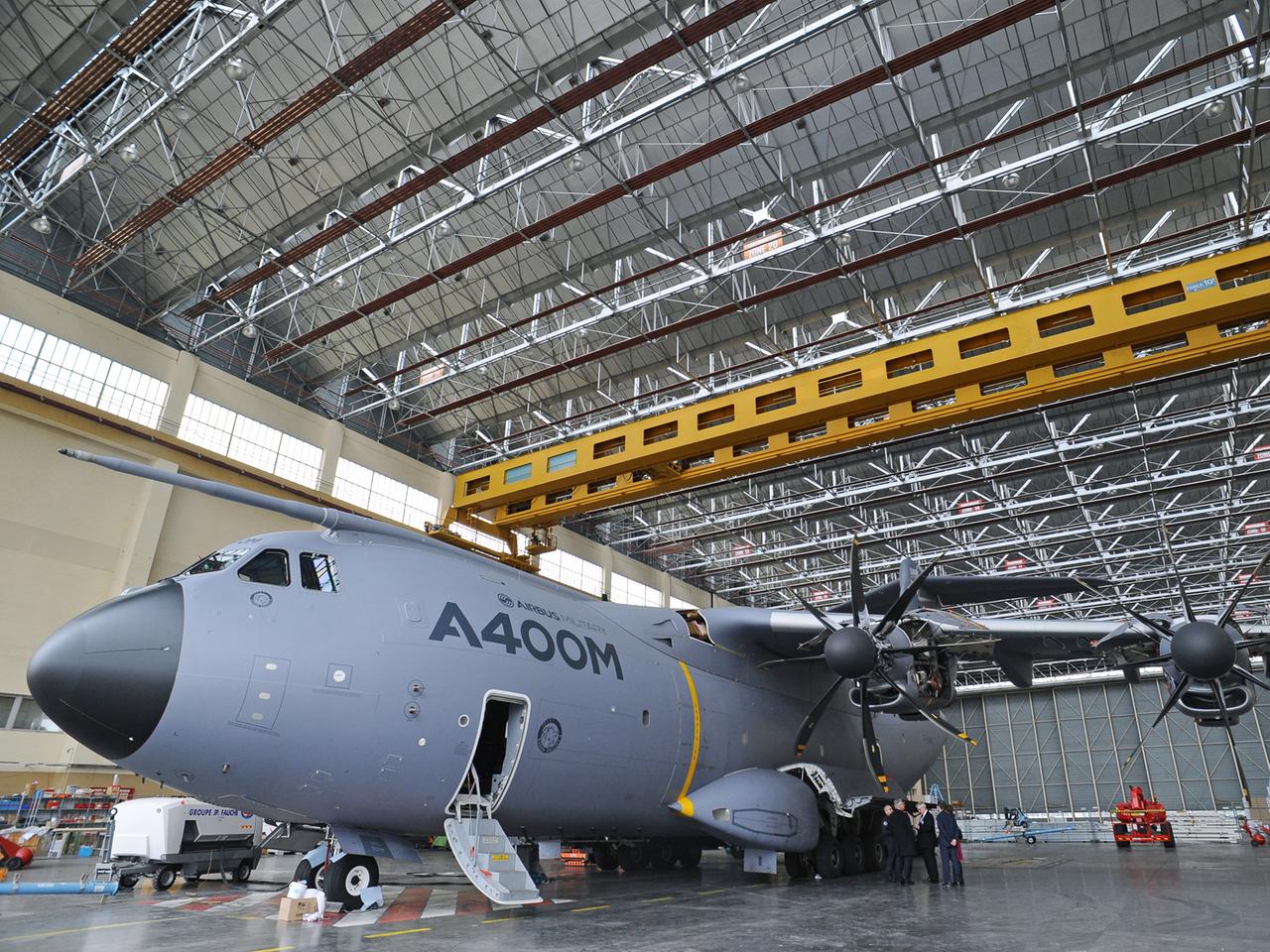 Ein Militärtransporter vom Typ Airbus A400M in einer Fertigungshalle in Toulouse im Südwesten Frankreichs.