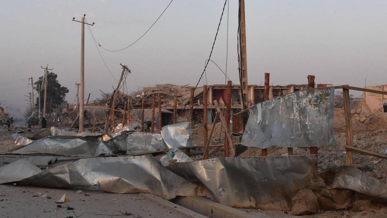 Das zerstörte deutsche Konsulat in Mazar-i-Scharif kuerz nach dem Anschlag. Das zerstörte deutsche Konsulat in Mazar-i-Scharif kuerz nach dem Anschlag.