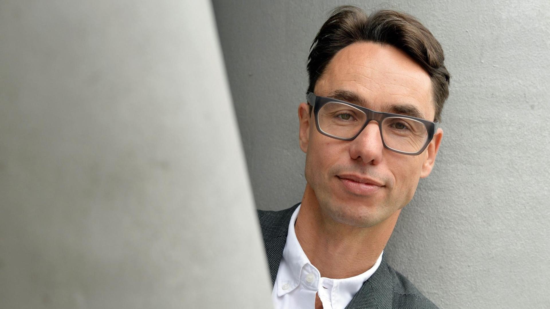 Journalist und Buchautor Georg Diez, aufgenommen auf der Frankfurter Buchmesse 2016 Journalist und Buchautor Georg Diez, aufgenommen auf der Frankfurter Buchmesse 2016