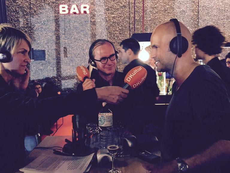 Regisseur Nicolas Stemann im Gespräch mit Susanne Burkhardt und Frank Meyer beim Theatertreffen 2015.