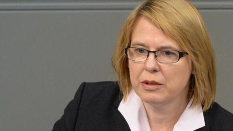 Die Bundestagsabgeordnete Bettina Kudla spricht im Bundestag