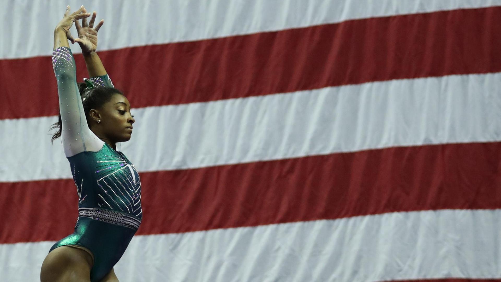 Die US-Turnerin Simone Biles in Aktion bei den US-Turnmeisterschaften in Kansas City. Die US-Turnerin Simone Biles in Aktion bei den US-Turnmeisterschaften in Kansas City.