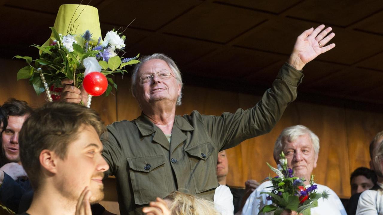 Frank Castorf verabschiedet sich von der Berliner Volksbühne Frank Castorf verabschiedet sich von der Berliner Volksbühne