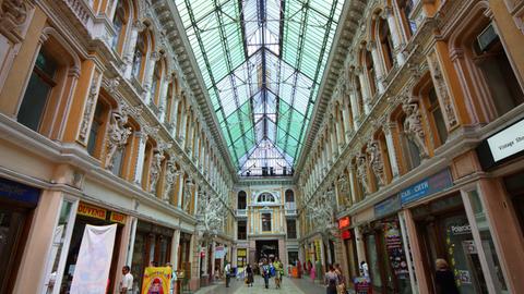Blick auf die sogennante Passage in Odessa, einer überdachten Einkaufsmeile in der ukrainischen Stadt am Schwarzen Meer, aufgenommen am 03.07.2011.