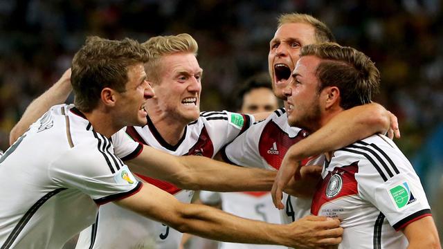 Die DFB-Elf bejubelt den 1:0-Siegtreffer gegen Argentinien.