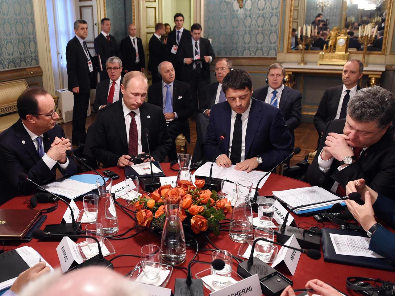 Spitzenpolitiker der EU und Russlands Präsident Putin bei ihrem Treffen in Mailand. Spitzenpolitiker der EU und Russlands Präsident Putin bei ihrem Treffen in Mailand.