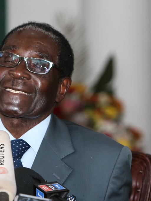 Robert Mugabe - Aufgrund der Repressalien des autokratischen Staatsoberhaupts blicken Künstler in Simbabwe kritisch in die Zukunft