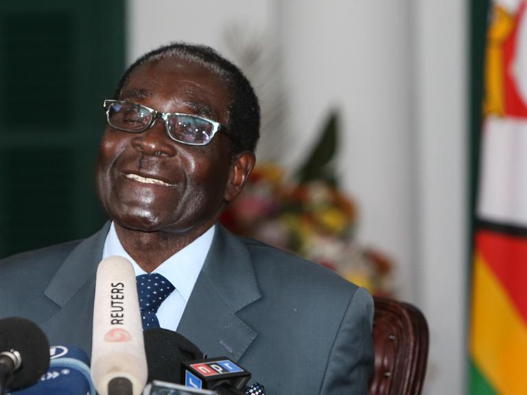 Robert Mugabe - Aufgrund der Repressalien des autokratischen Staatsoberhaupts blicken Künstler in Simbabwe kritisch in die Zukunft