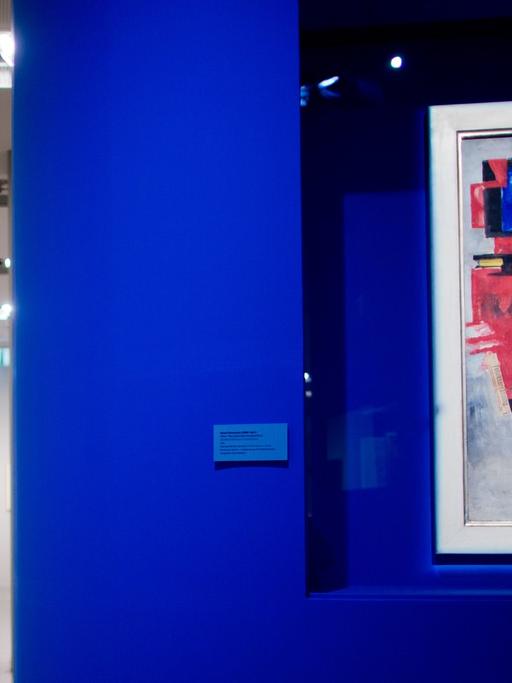 Das Bild "Ohne Titel" von Raoul Hausmann aus dem Jahr 1918 ist am 07.11.2013 in der Ausstellung "1914 - Die Avantgarden im Kampf" in der Bundeskunsthalle in Bonn.