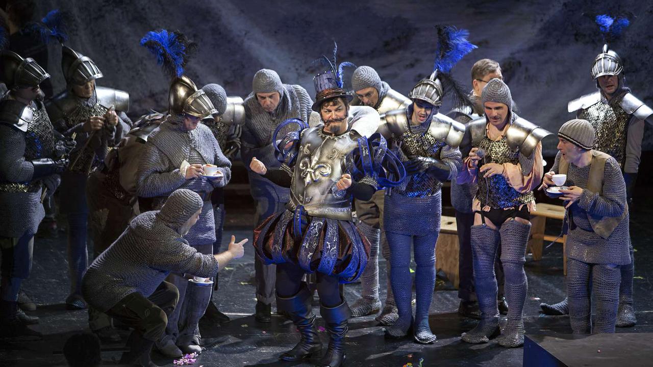 Szenenbild aus der Operette "Blaubart" von Jacques Offenbach, inszeniert von Stefan Herheim an der Komischen Oper Berlin Szenenbild aus der Operette "Blaubart" von Jacques Offenbach, inszeniert von Stefan Herheim an der Komischen Oper Berlin