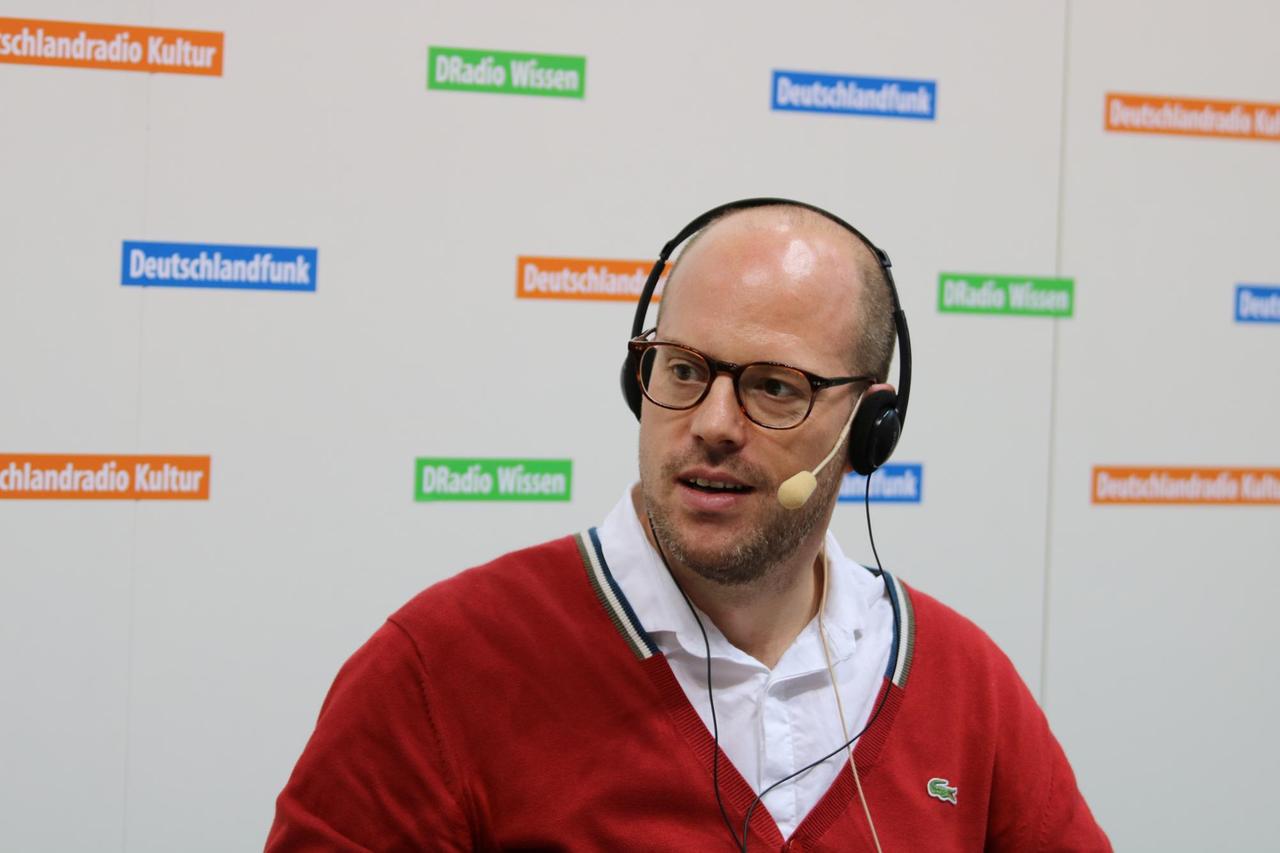 Deutschlandradio-Redakteur Jan Drees auf der Frankfurter Buchmesse Deutschlandradio-Redakteur Jan Drees auf der Frankfurter Buchmesse