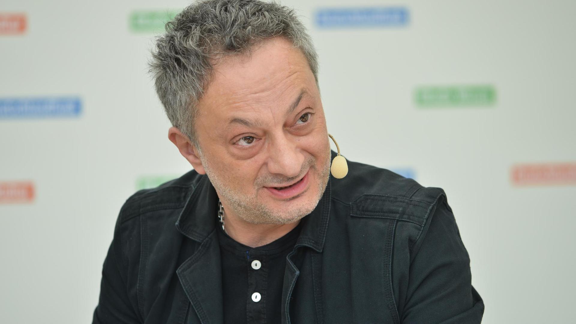 Feridun Zaimoglu zu Gast in der Sendung "Bücherfrühling" auf der Leipziger Buchmesse Feridun Zaimoglu zu Gast in der Sendung "Bücherfrühling" auf der Leipziger Buchmesse