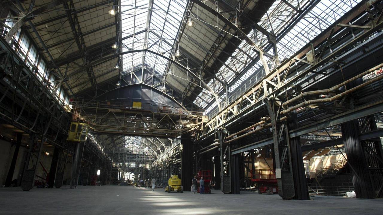 Innenansicht aus der Jahrhunderthalle in Bochum. Das denkmalgeschützte Bauwerk ist aus der Zeit vor dem 1. Weltkrieg ist eines der Hauptspielorte der Ruhrtriennale. Innenansicht aus der Jahrhunderthalle in Bochum. Das denkmalgeschützte Bauwerk ist aus der Zeit vor dem 1. Weltkrieg ist eines der Hauptspielorte der Ruhrtriennale.