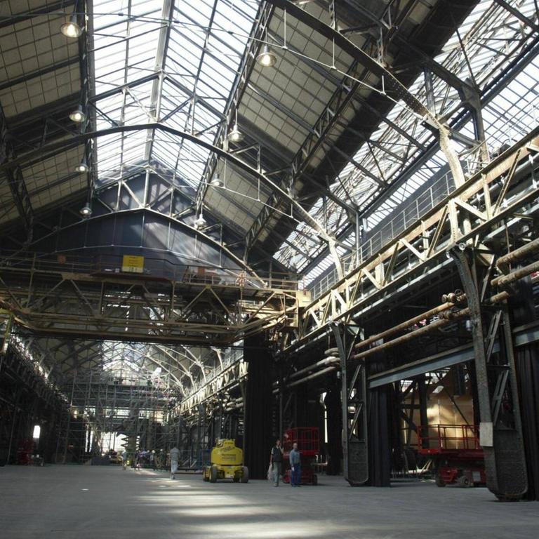 Innenansicht aus der Jahrhunderthalle in Bochum. Das denkmalgeschützte Bauwerk ist aus der Zeit vor dem 1. Weltkrieg ist eines der Hauptspielorte der Ruhrtriennale.