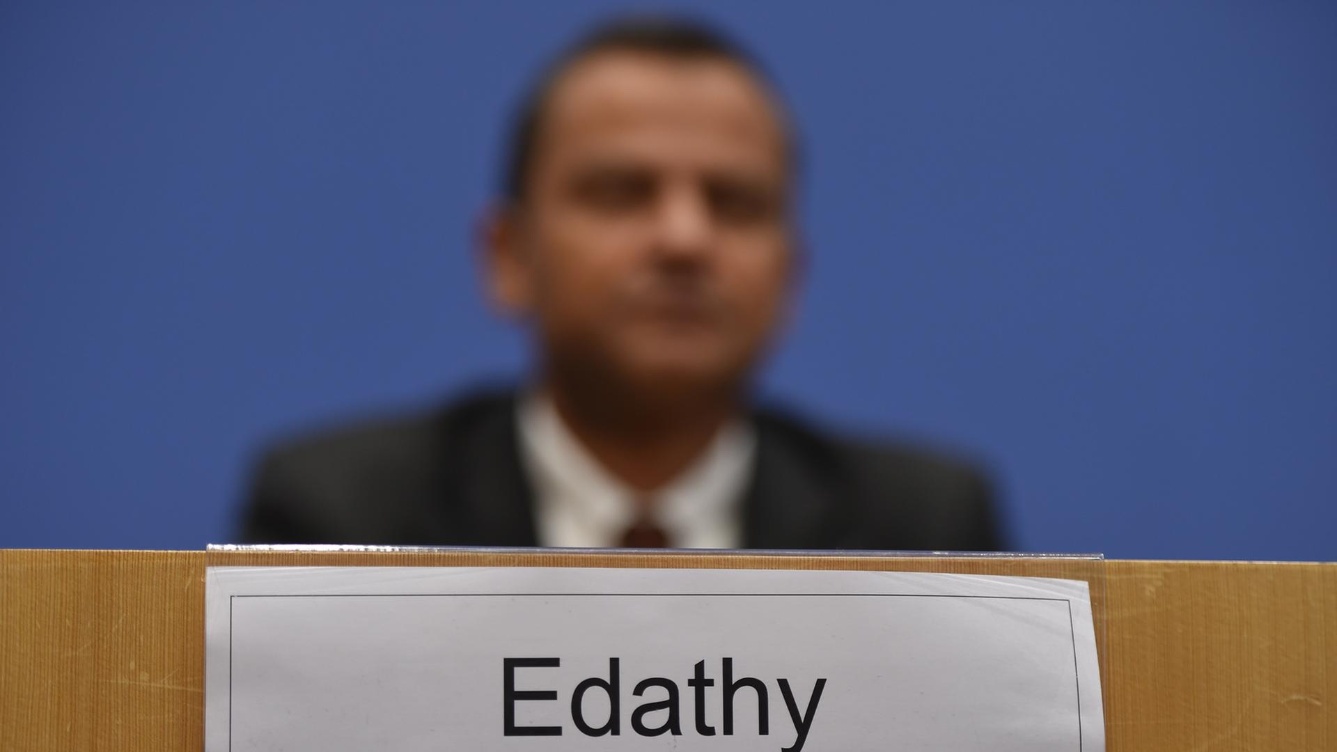 Sebastian Edathy in der Bundespressekonferenz. Sebastian Edathy in der Bundespressekonferenz.