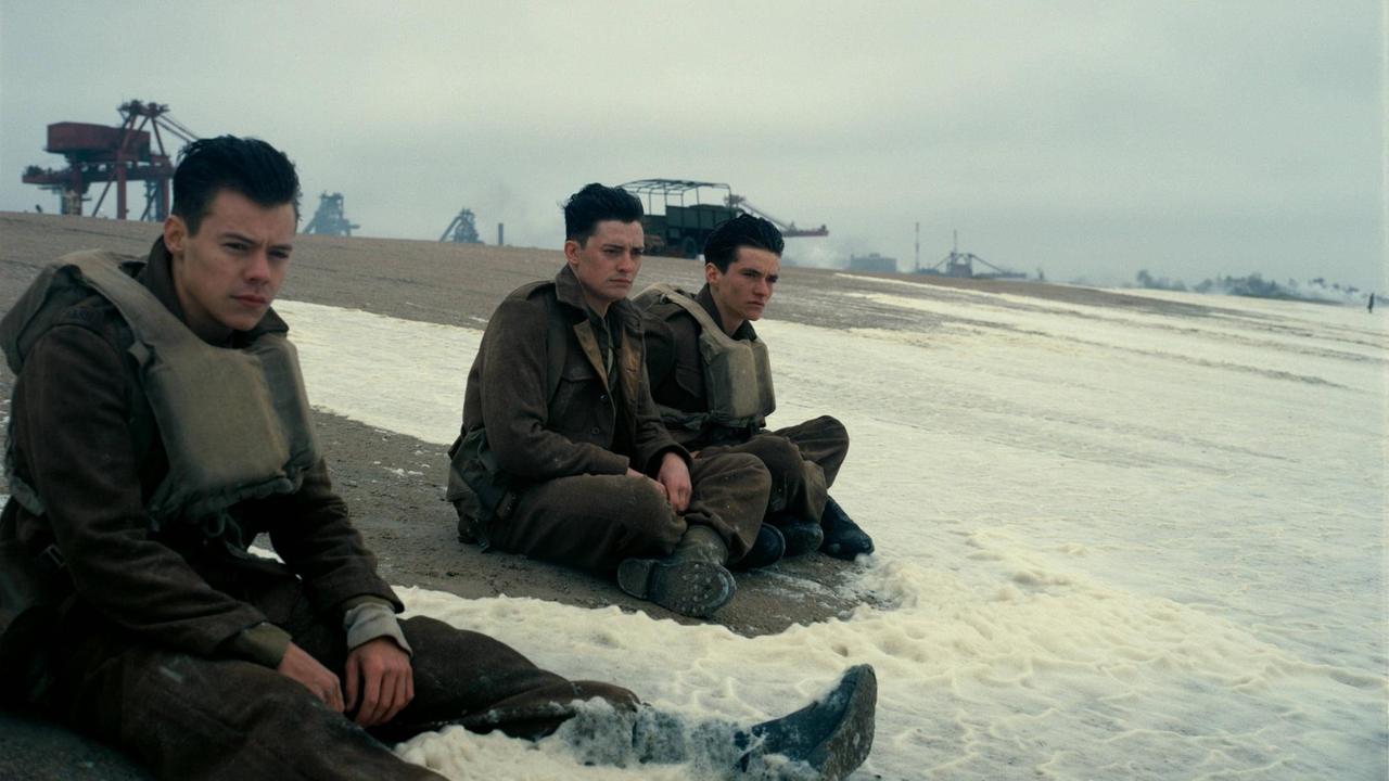 Von links nach rechts: Harry Styles als Alex, Aneurin Barnard als Gibson und Fionn Whitehead als Tommy im Film "Dunkirk"