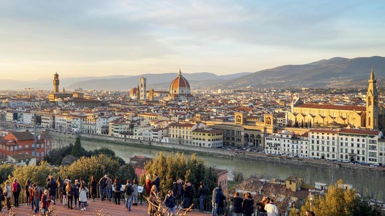 Italien: Blick vom Piazzale Michelangelo auf die Altstadt von Florenz. Italien: Blick vom Piazzale Michelangelo auf die Altstadt von Florenz.