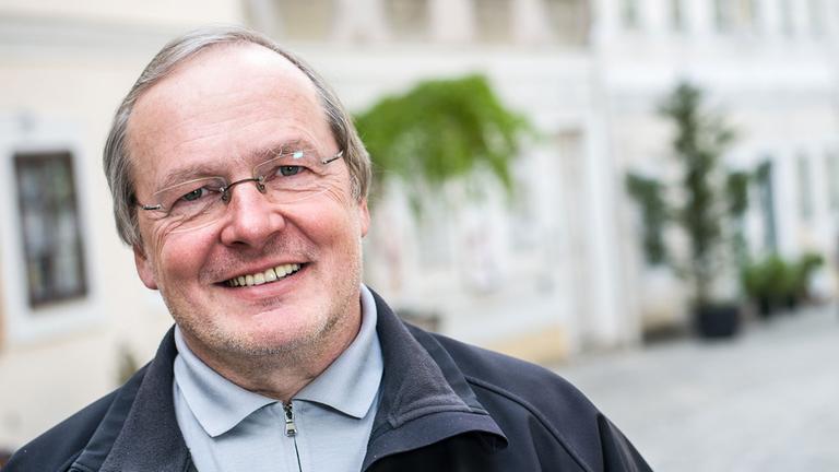 Kurt Langbein, Regisseur des Dokumentarfilms "Zeit für Utopien - Wir machen es anders" und Journalist beim ORF Kurt Langbein, Regisseur des Dokumentarfilms "Zeit für Utopien - Wir machen es anders" und Journalist beim ORF