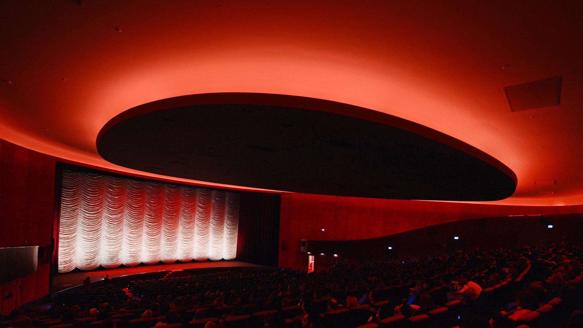Blick in den großen Saal im Kino Zoo Palast in Berlin kurz vor einer Filmvorführung, fotografiert am 25.01.2014. Blick in den großen Saal im Kino Zoo Palast in Berlin kurz vor einer Filmvorführung, fotografiert am 25.01.2014.