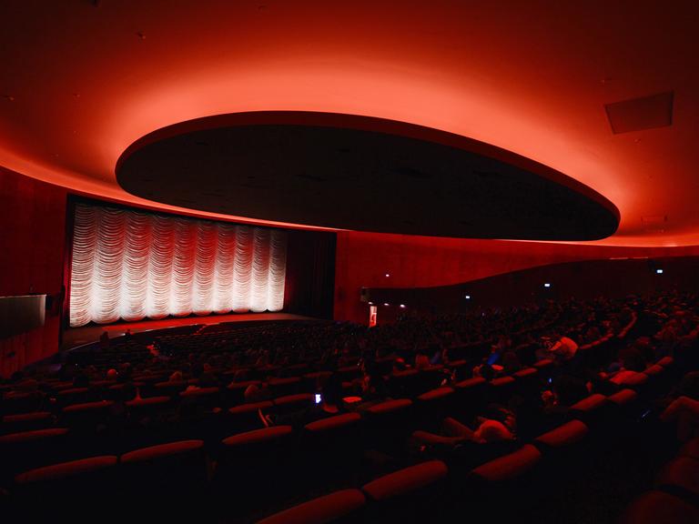 Blick in den großen Saal im Kino Zoo Palast in Berlin kurz vor einer Filmvorführung, fotografiert am 25.01.2014.