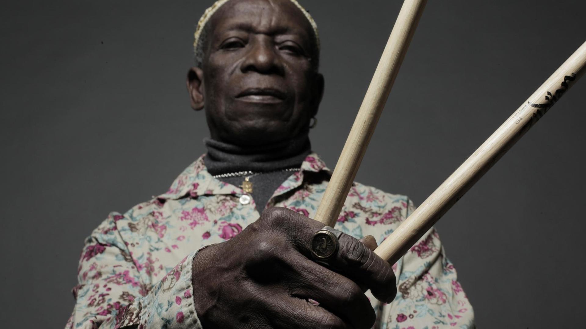 Der Musiker Tony Allen trat im April 2018 beim Festival "100 Jahre Beat" im Berliner Haus der Kulturen der Welt auf. Der Musiker Tony Allen trat im April 2018 beim Festival "100 Jahre Beat" im Berliner Haus der Kulturen der Welt auf.