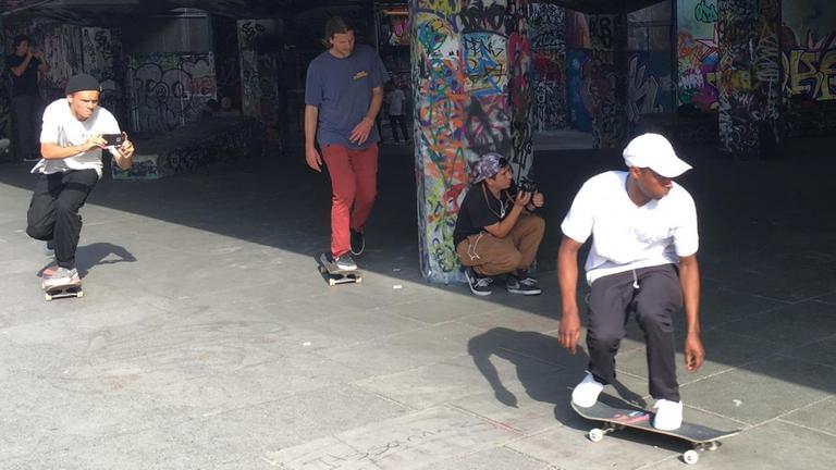 Der Skate-Platz an dem Londoner South Bank. Der Skate-Platz an dem Londoner South Bank.