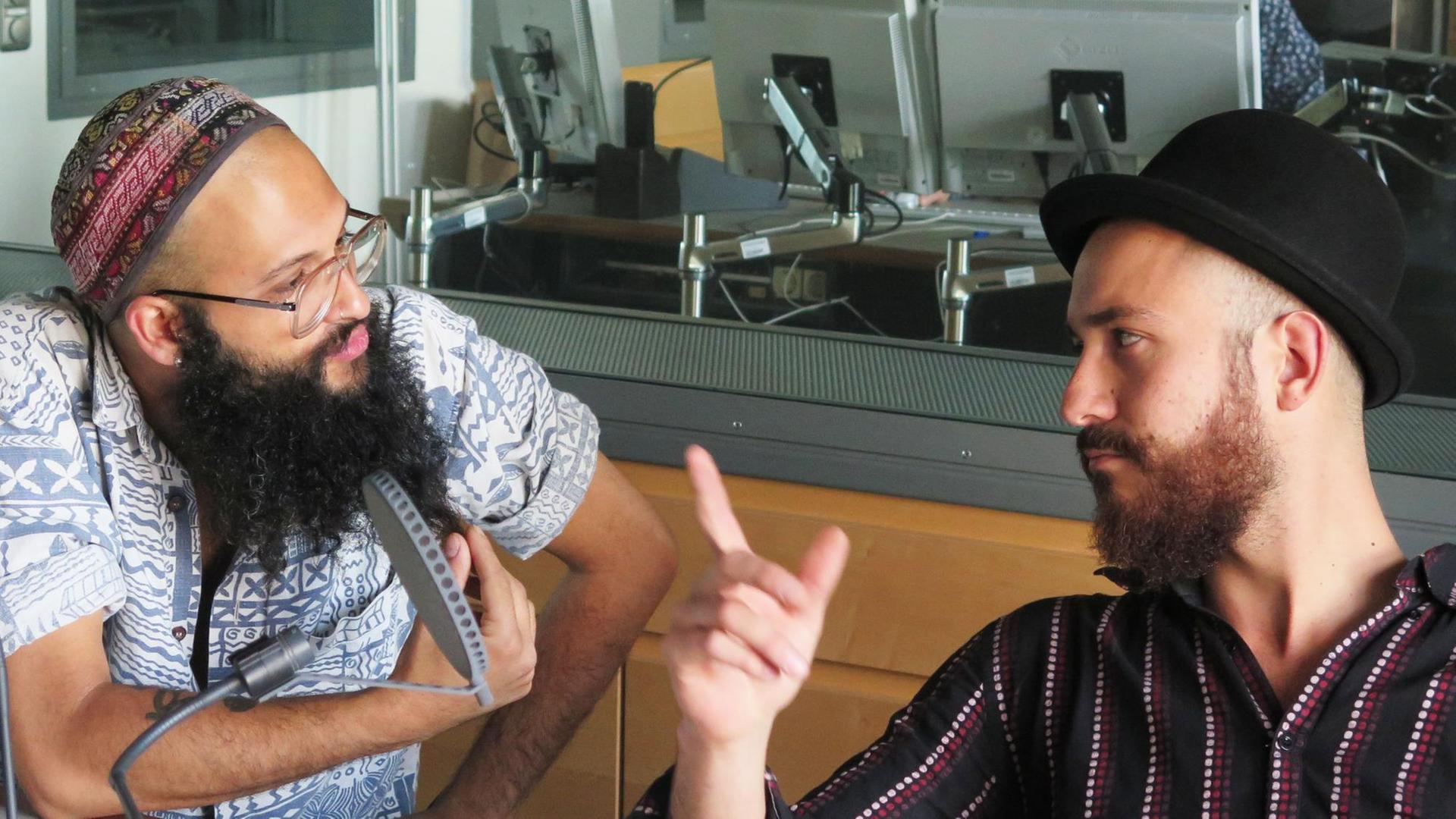 Daniel Avi (rechts) und Ahmed Aid (links) zwei der vier Musiker der Band Bukahara Daniel Avi (rechts) und Ahmed Aid (links) zwei der vier Musiker der Band Bukahara