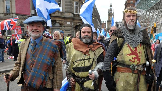 Befürworter der schottischen Unabhängigkeit bei einem Marsch durch Glasgow