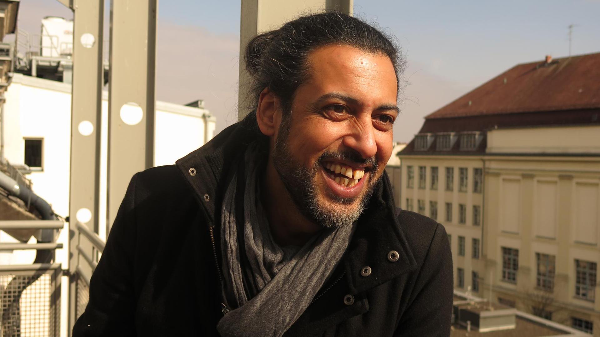Der Autor Abbas Khider zu Besuch im Funkhaus vom Deutschlandradio Kultur