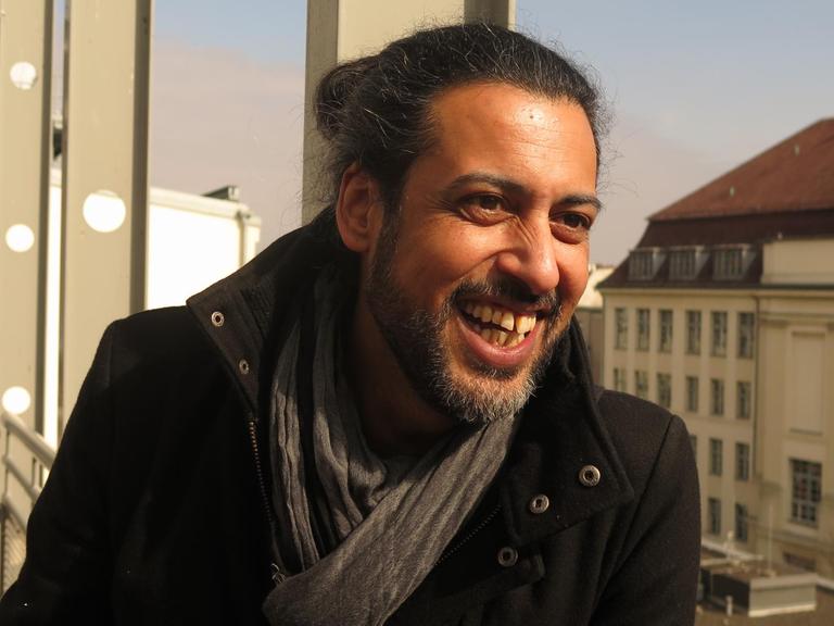 Der Autor Abbas Khider zu Besuch im Funkhaus vom Deutschlandradio Kultur