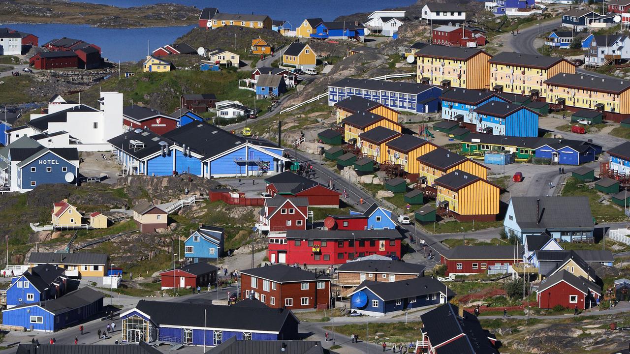 Ansicht von Qaqortoq, dem größten Ort in Südgrönland
