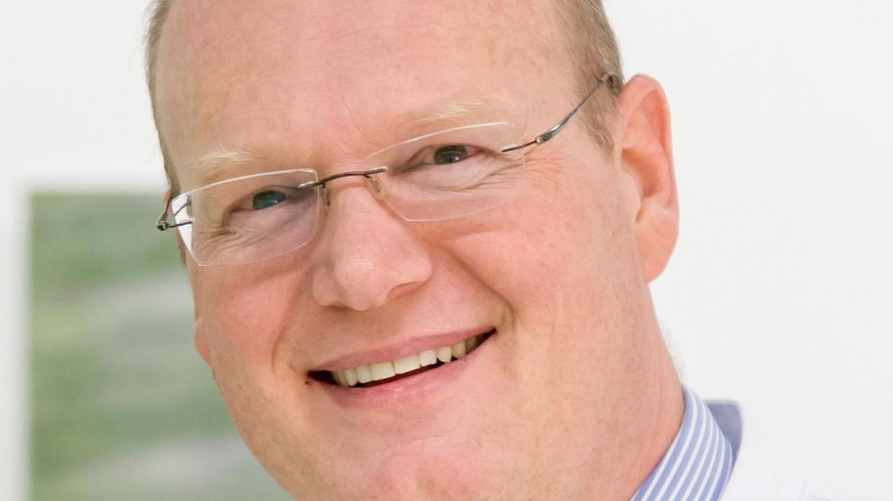 Prof. Dr. med. Tamme Goecke. Er ist Frauenarzt, Universitätsprofessor und Leiter der Pränatalmedizin und Geburtshilfe am Universitätsklinikum Aachen. Prof. Dr. med. Tamme Goecke. Er ist Frauenarzt, Universitätsprofessor und Leiter der Pränatalmedizin und Geburtshilfe am Universitätsklinikum Aachen.