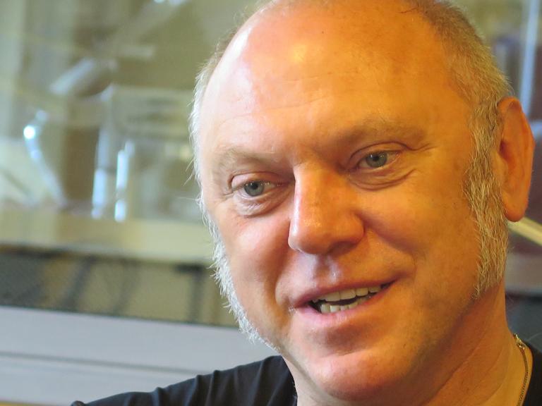 Ulrich Schneider, Hauptgeschäftsführer Paritätischer Wohlfahrtsverband, im Studio von Deutschlandradio Kultur.