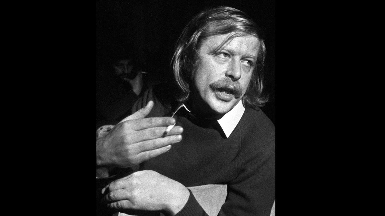 Der deutsche Theaterregisseur Claus Peymann im Jahr 1970. Der deutsche Theaterregisseur Claus Peymann im Jahr 1970.