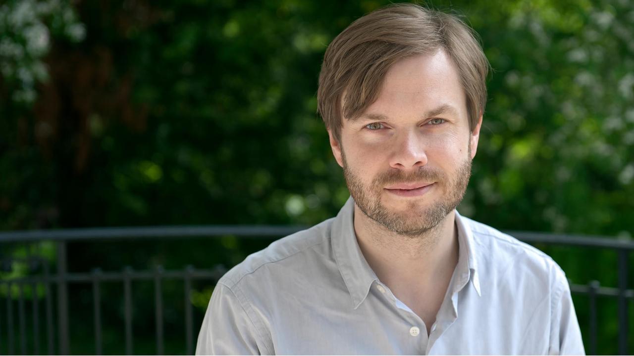 Falk Quenstedt, Mitarbeiter im Projekt "Das Wunderbare als Konfiguration des Wissens in der Literatur des Mittelalters" des SFB 980 "Episteme in Bewegung". Falk Quenstedt, Mitarbeiter im Projekt "Das Wunderbare als Konfiguration des Wissens in der Literatur des Mittelalters" des SFB 980 "Episteme in Bewegung".