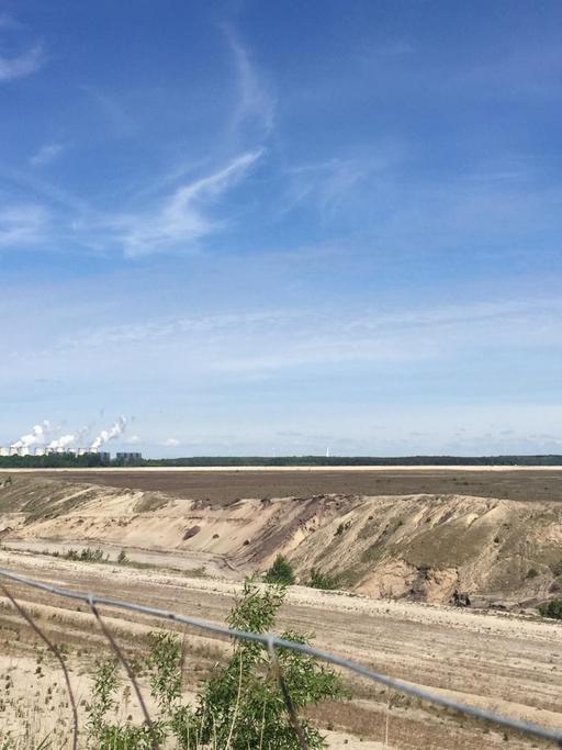 Blick auf einen ehemaligen Tagebau. Hier soll der sogenannte Cottbuser Ostsee entstehen.