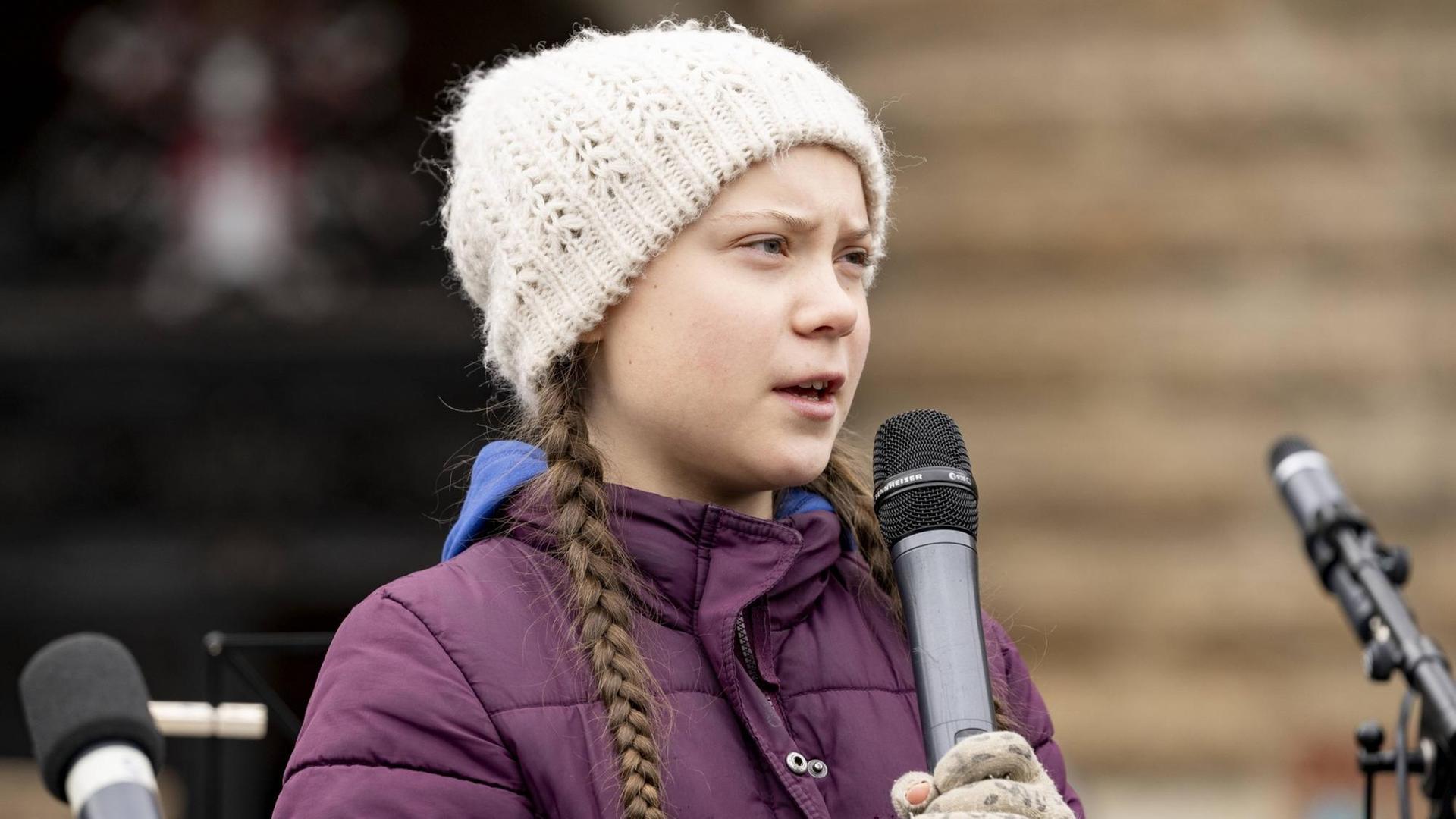 Greta Thunberg, Klimaaktivistin, spricht bei der Hamburger Fridays For Future Demo Greta Thunberg, Klimaaktivistin, spricht bei der Hamburger Fridays For Future Demo