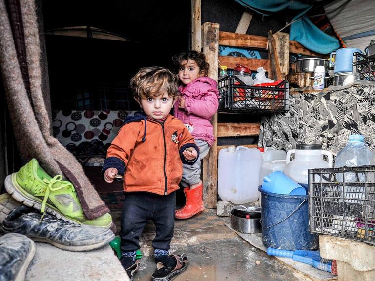 Kinder in einem Flüchtlingslager im türkischen Suruc