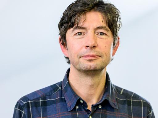 Christian Drosten, der Institutsdirektor für Virologie an der Berliner Charité, guckt in die Kamera