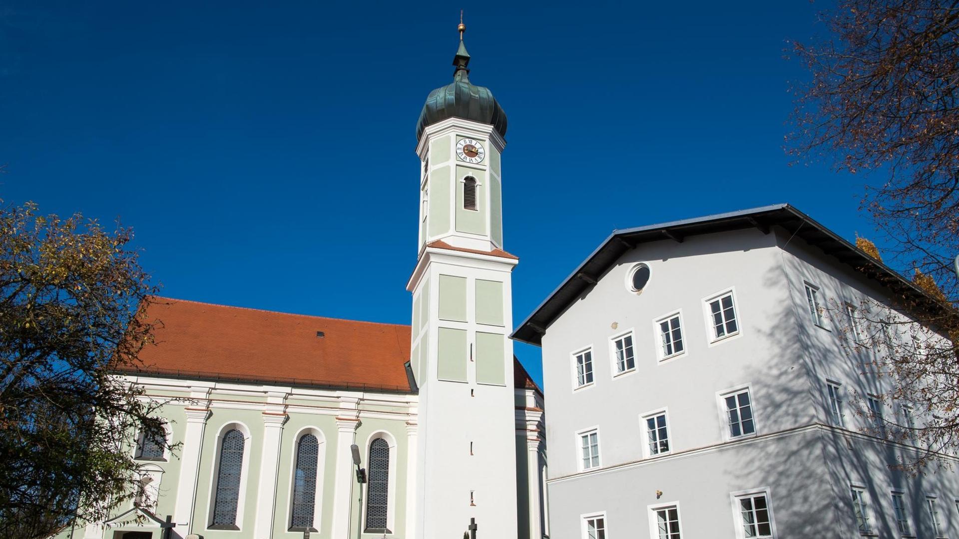Die Katholische Pfarrkirche von Zorneding in Oberbayern. Die Katholische Pfarrkirche von Zorneding in Oberbayern.